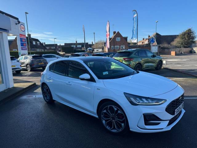 Ford Focus 1.0 EcoBoost Hybrid mHEV 155 ST-Line X 5dr Auto Hatchback Petrol FROZEN WHITE